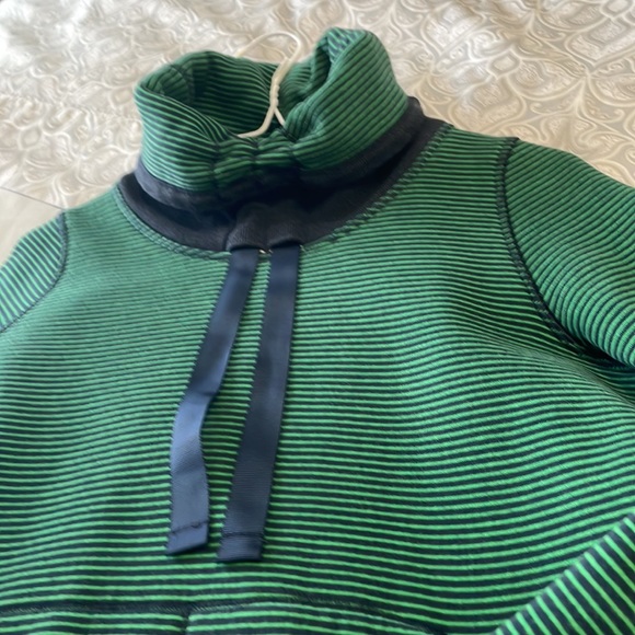 Lululemon Avenue Pullover - Picture 10 of 10